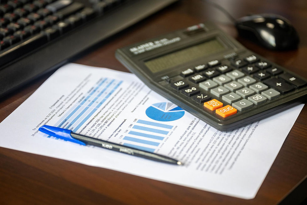 Calculator and financial report for comparing buying, leasing, and hardware as a service