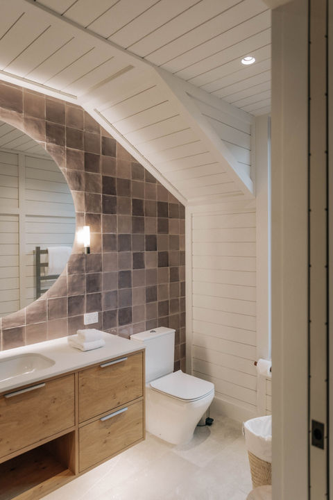 Bespoke wall hung oak veneer vanity