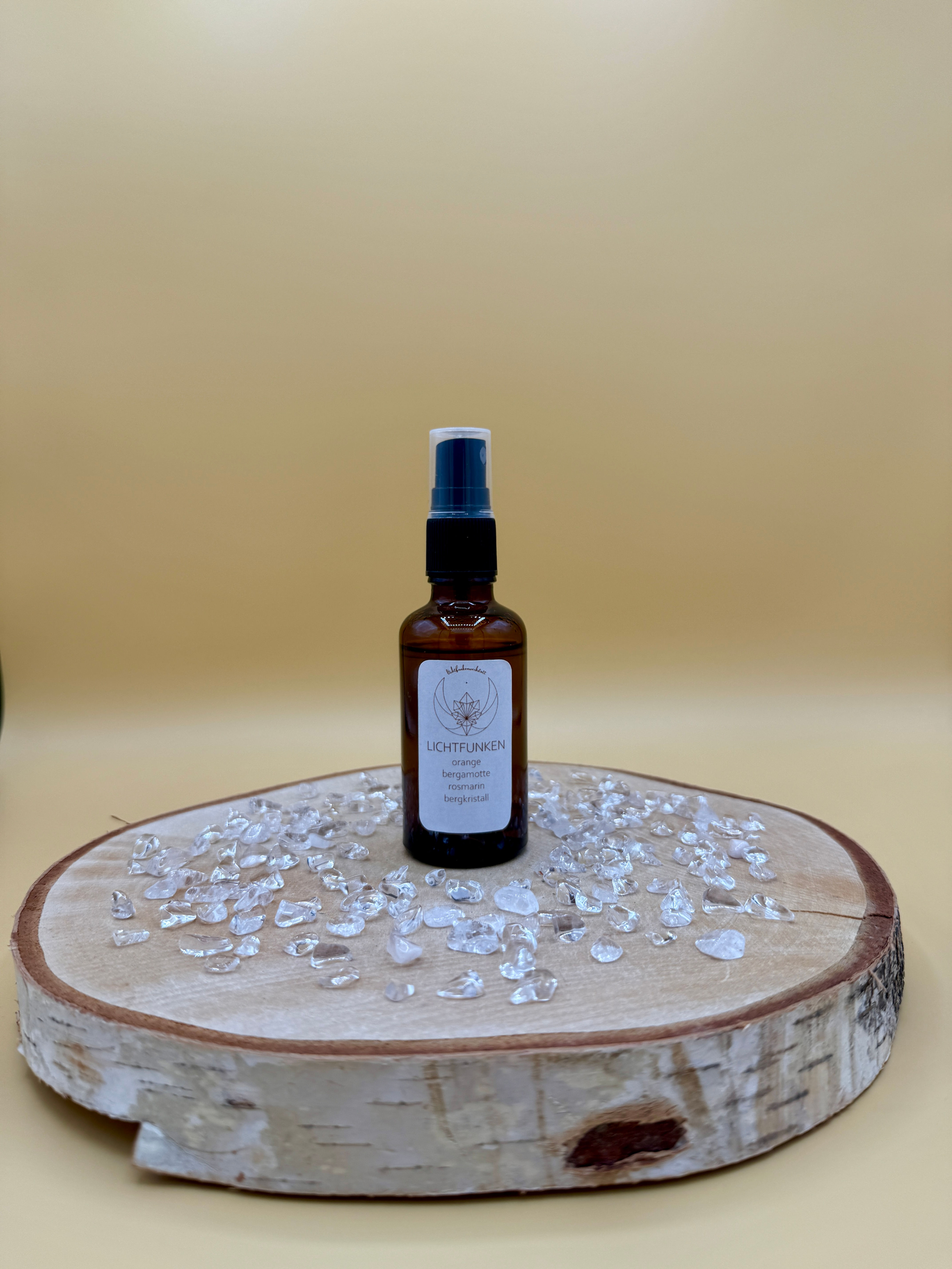 Meditationsspray, Spray, Raumspray, Raumduft, Lichtfunken, Orange, Bergamotte, Rosmarin, Bergkristall, achtsame Auszeit, Self