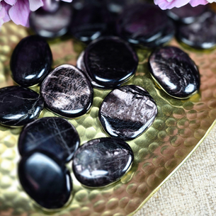 Exploring the Metaphysical Properties and Benefits of Hypersthene in Spiritual Practices