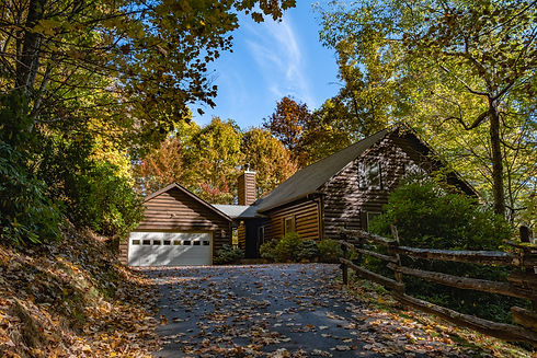 A cozy mountain cabin in Maggie Valley North Carolina near the Blue Ridge Parkway.