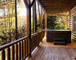 A cabin with hot tub in Maggie Valley near Asheville