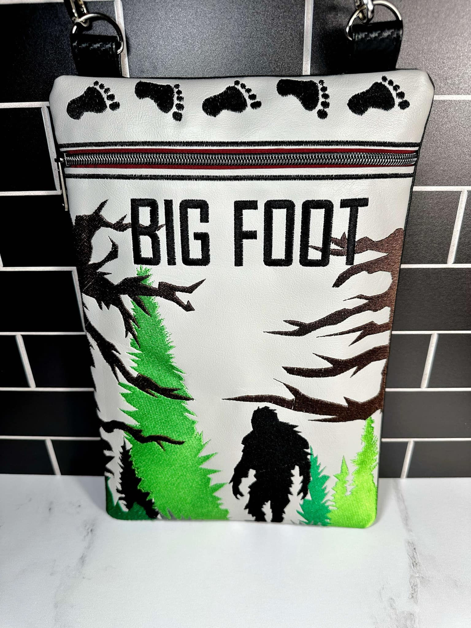 Big Foot 9.5x14 cross body bag