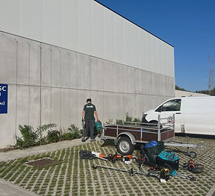 Groenonderhoud bij een bedrijfsgebouw
