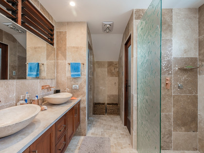 Space conscious bathroom