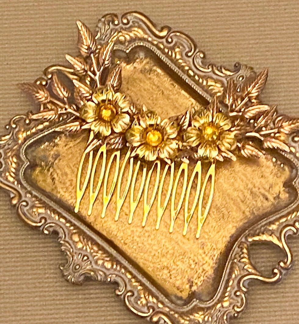 Thumbnail: Gold Bridal Comb