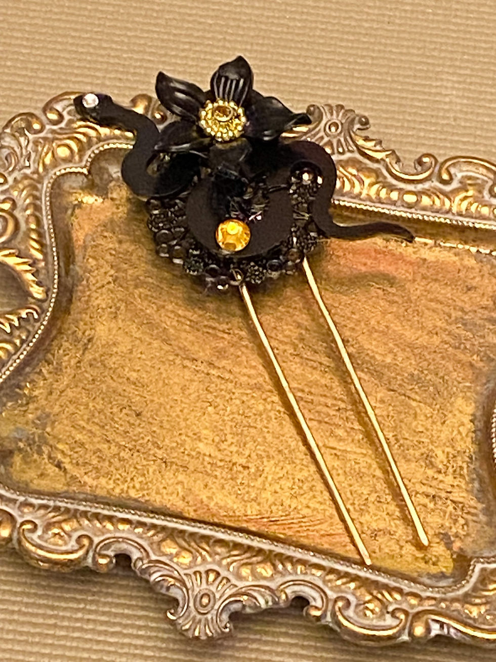 Thumbnail: Medusa Hairpin