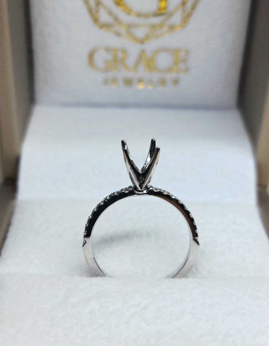 Thumbnail: 18k 4-Prong Diamond Ring Setting