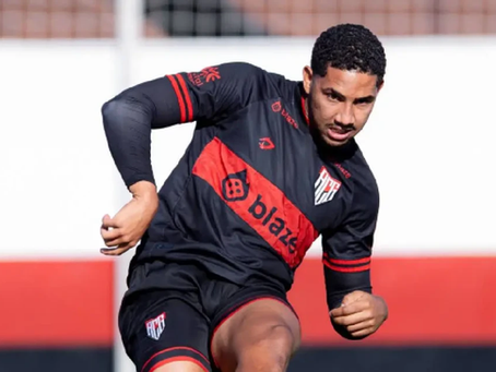 Léo Jacó recebe proposta do futebol português e está de saída do Atlético