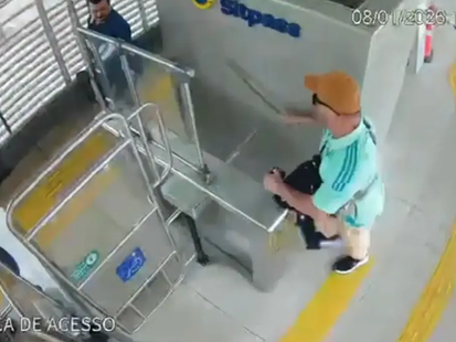 Câmeras registram agressão contra funcionário do sistema de transporte coletivo em Goiânia