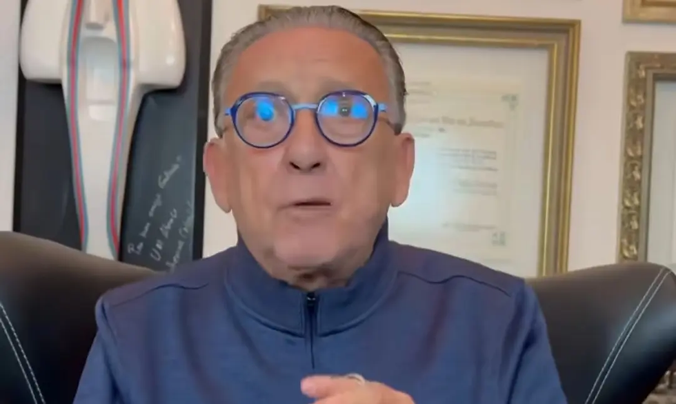 Após passar mal na noite de Natal, Galvão Bueno é internado em hospital em Londrina