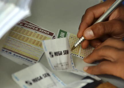 Mega-Sena acumula novamente e prêmio principal vai para R$ 45 milhões