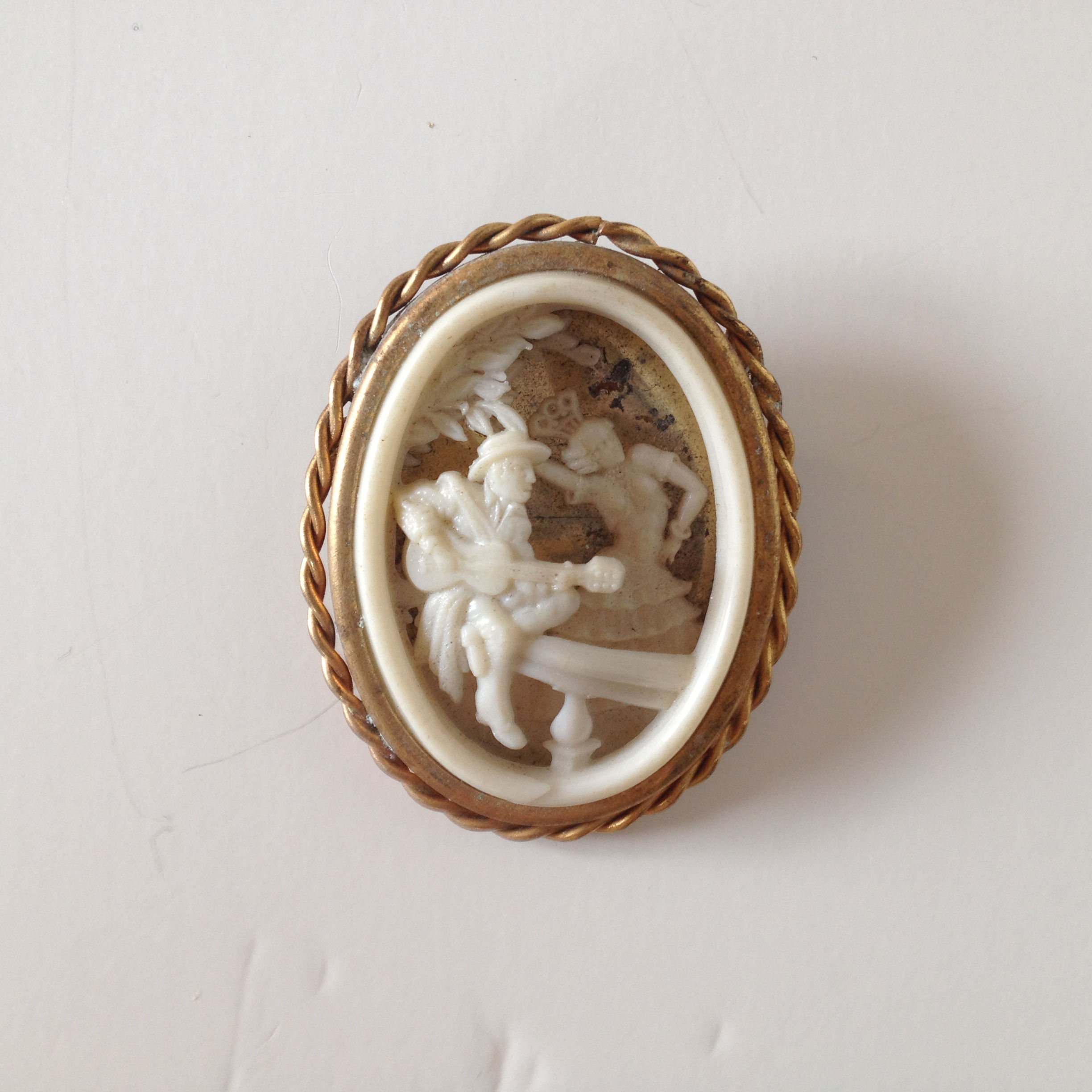 TTO 172 Celluloid Flamenco Brooch Circa 1900