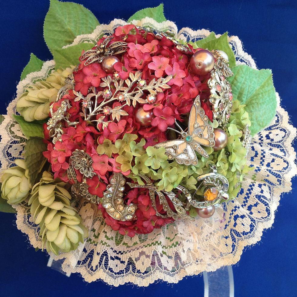 Thumbnail: BB 0001 Lucky Horseshoe Vintage Brooch Bouquet
