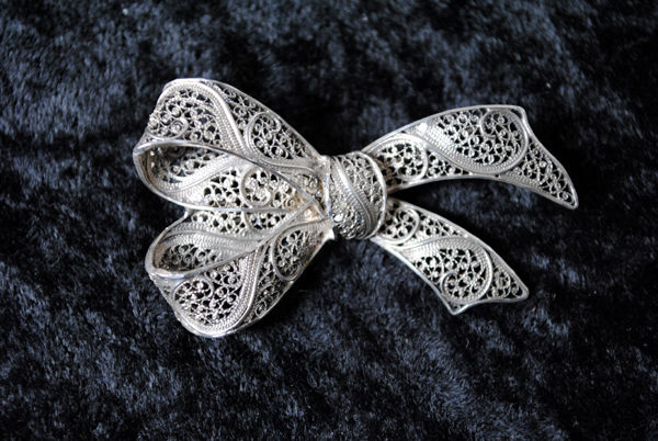 TTO 0047 1930s Silver Filigree Bow