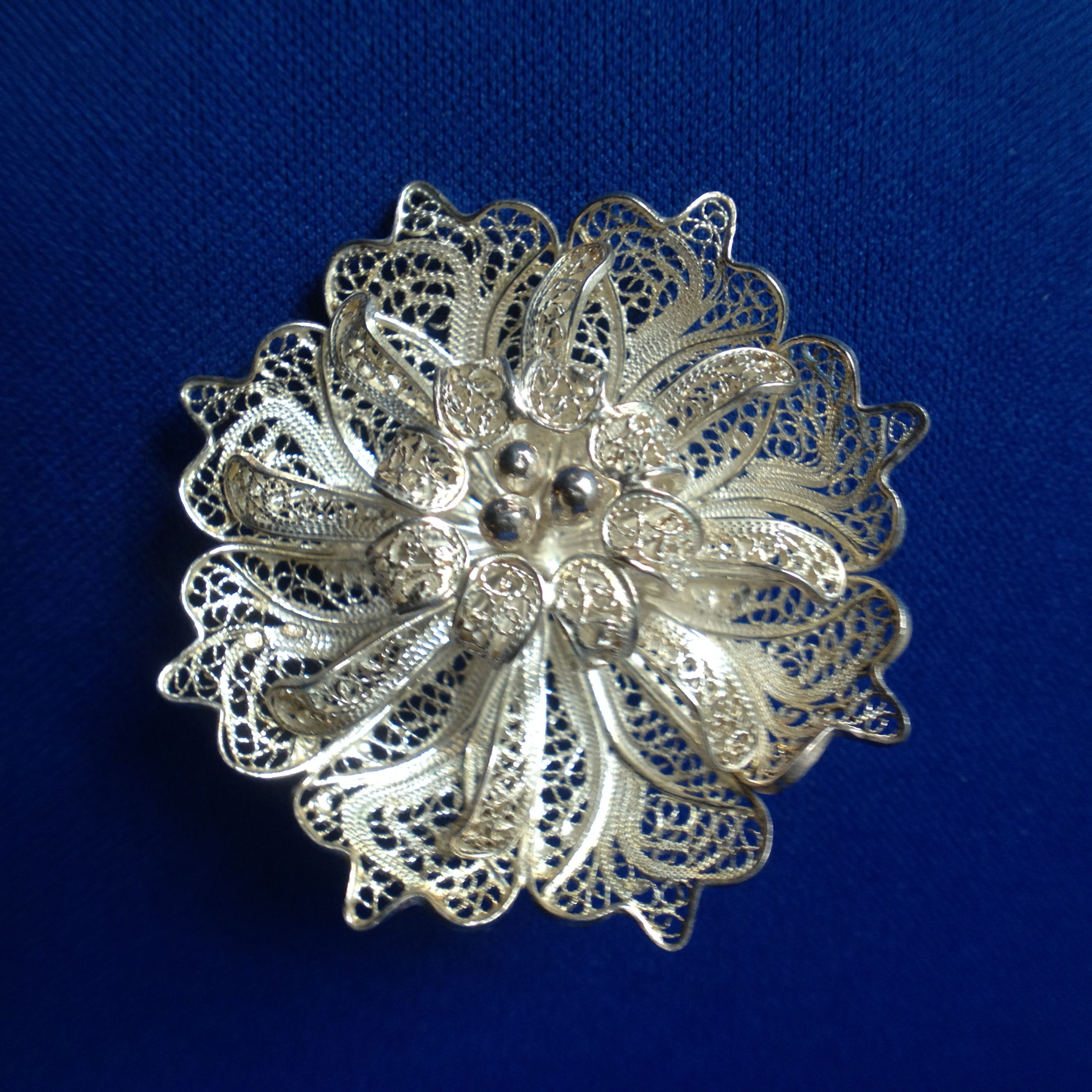 TTO 340 Silver Filigree Flower Brooch.