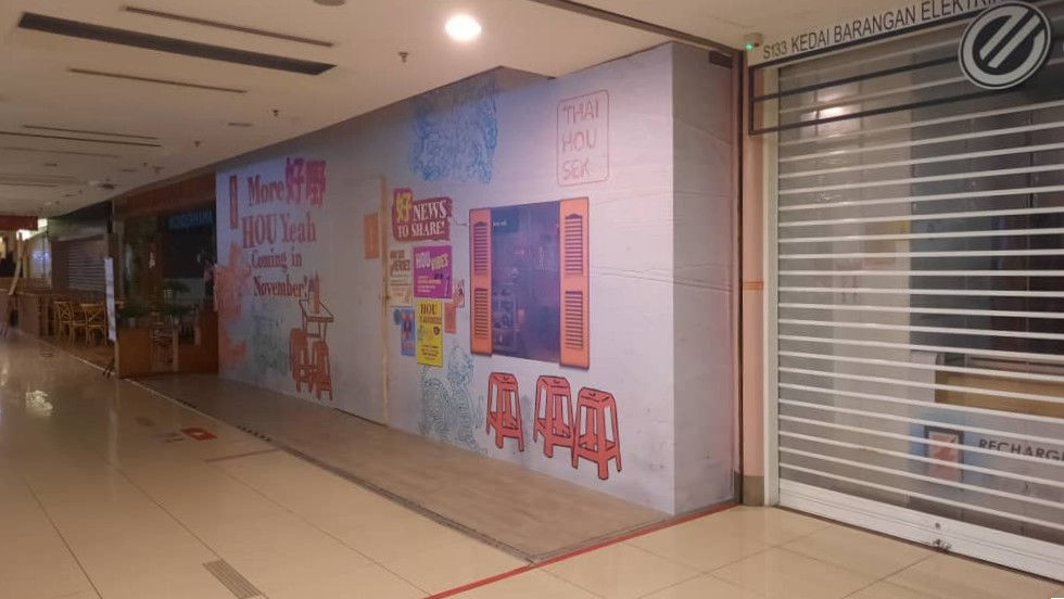 Latest hoarding and visual installation at 1 Utama for Thai Hou Sek