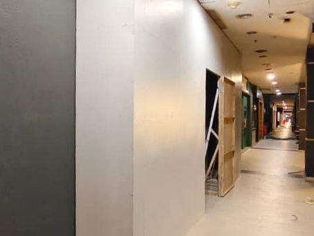 Hoarding (All White, Outdoor), Publika