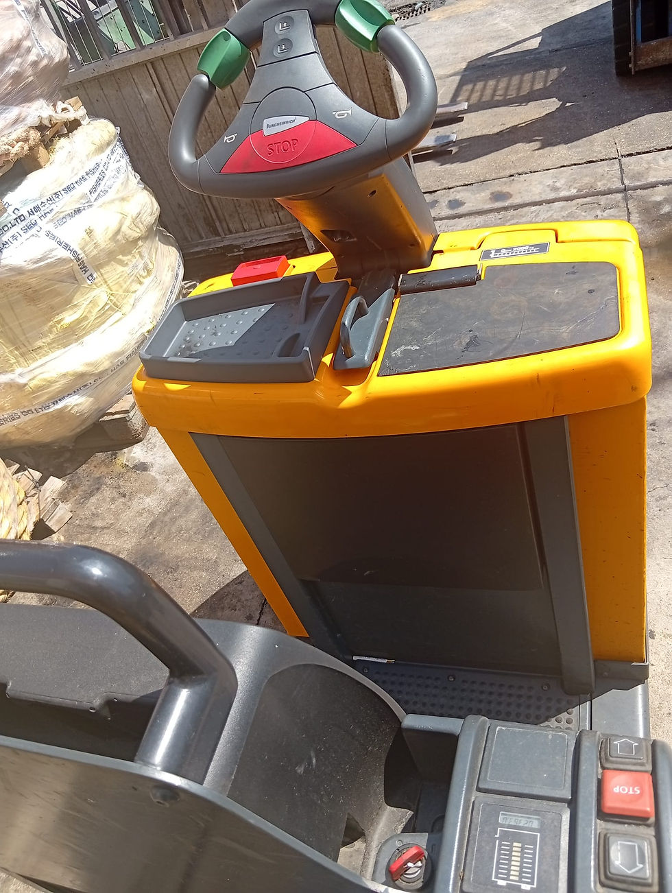 Thumbnail: JUNGHEINRICH ELECTRIC PALLET TRUCK