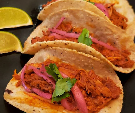 Tacos, jotka on valmistettu Mexsabores-tortilloista taqueriaan.