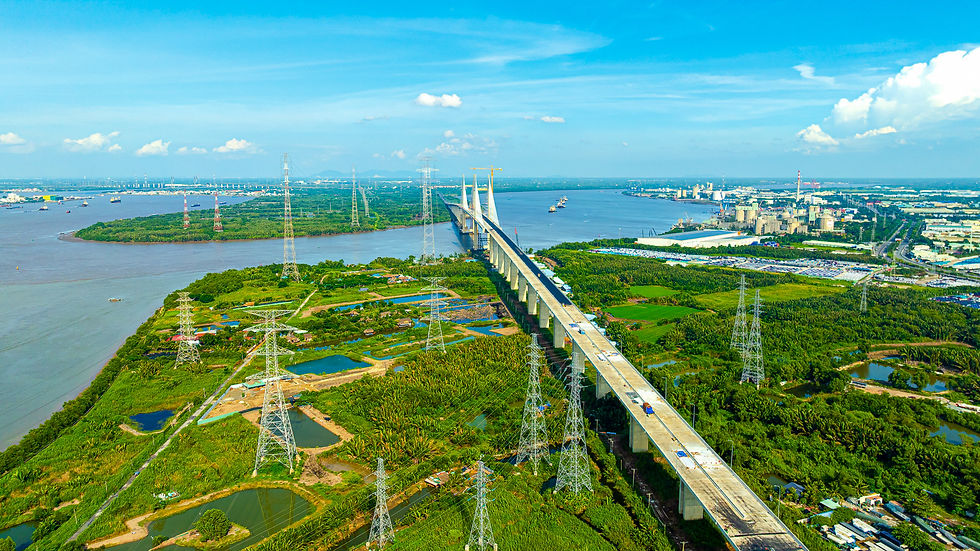 Hình ảnh cầu Bình Khánh nhìn từ trên cao, nổi bật với thiết kế hiện đại và quy mô ấn tượng