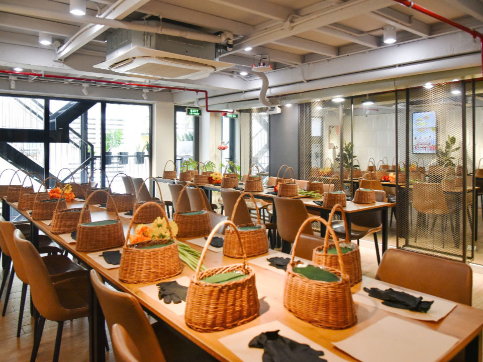 Buổi workshop cắm hoa đầy thú vị tại Mangrove Coffee & Tea