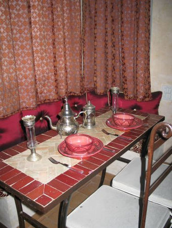 פינת אוכל בסגנון מרוקאי