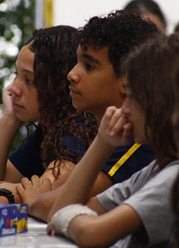 alunos no intervalo com Deus