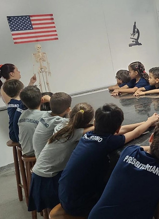 crianças aprendendo