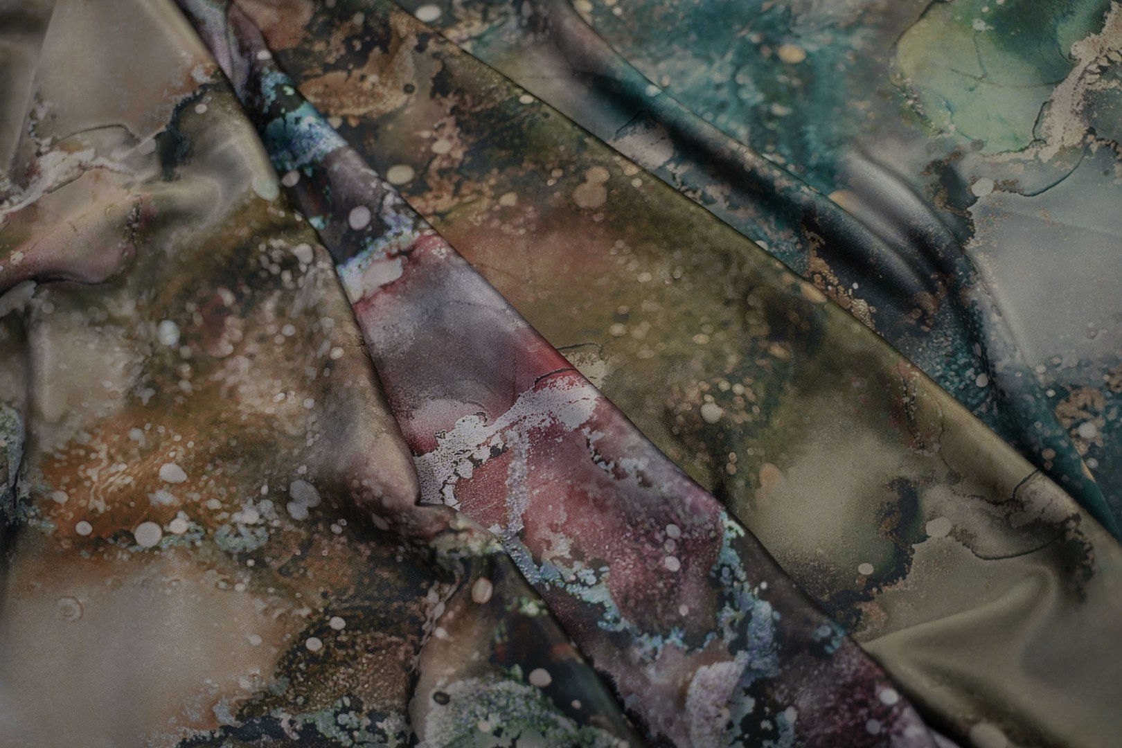 SATIN SILKO MOTIF ABSTRAK - G 15728