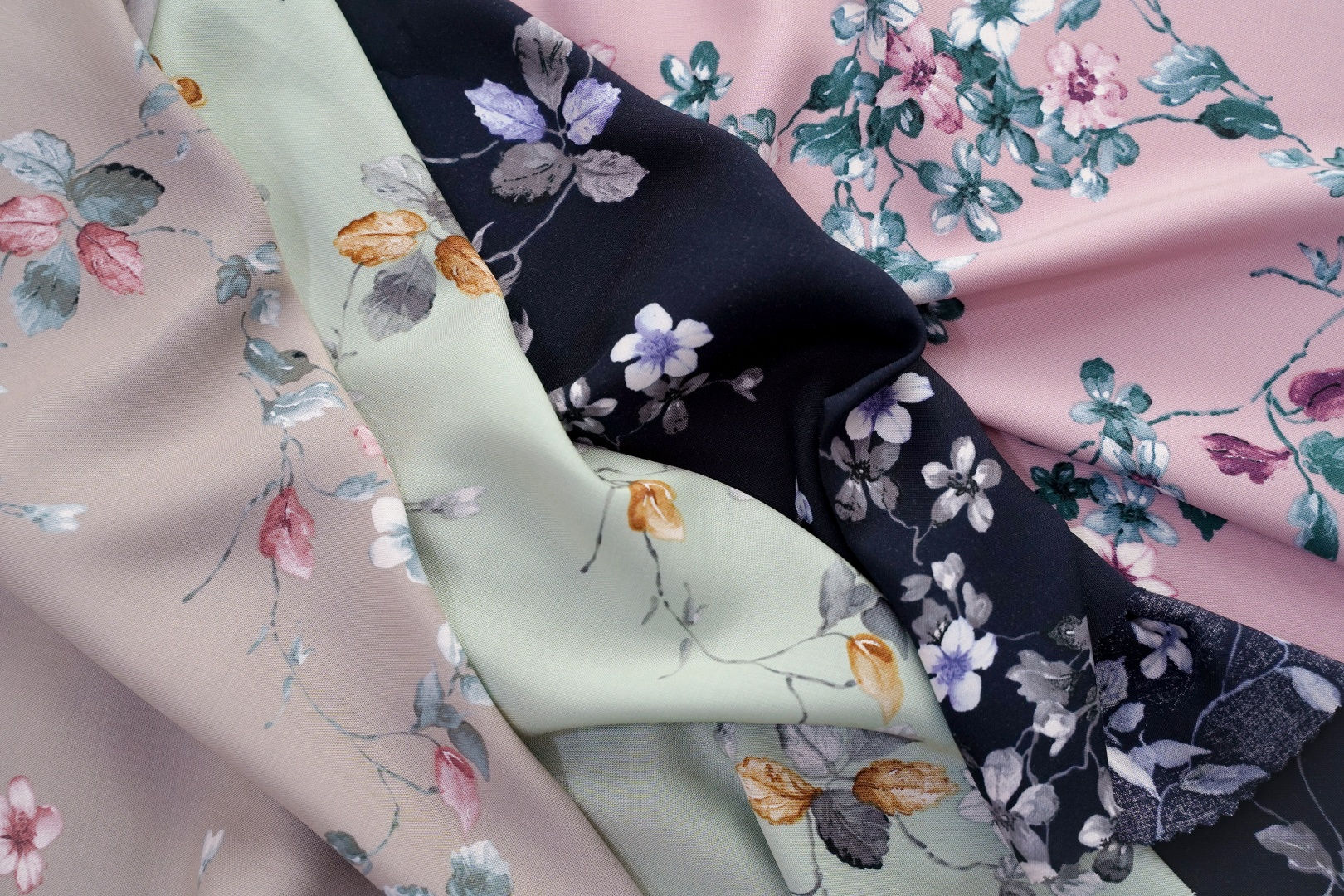 RAYON CHALLIS MOTIF FLORAL - 177025