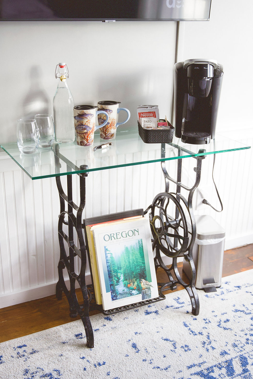 Hotel Room Accommodations and Interior of Newport Belle Bed & Breakfast