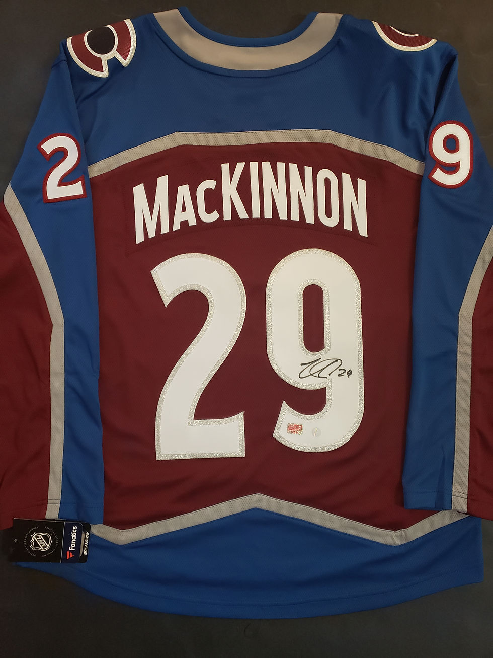 Nathan MacKinnon Autographed Colorado Avalanche Fanatics Jersey (Frameworth)