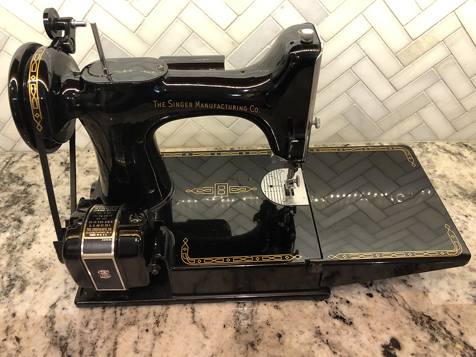Thumbnail: 1957 Singer 221 Featherweight