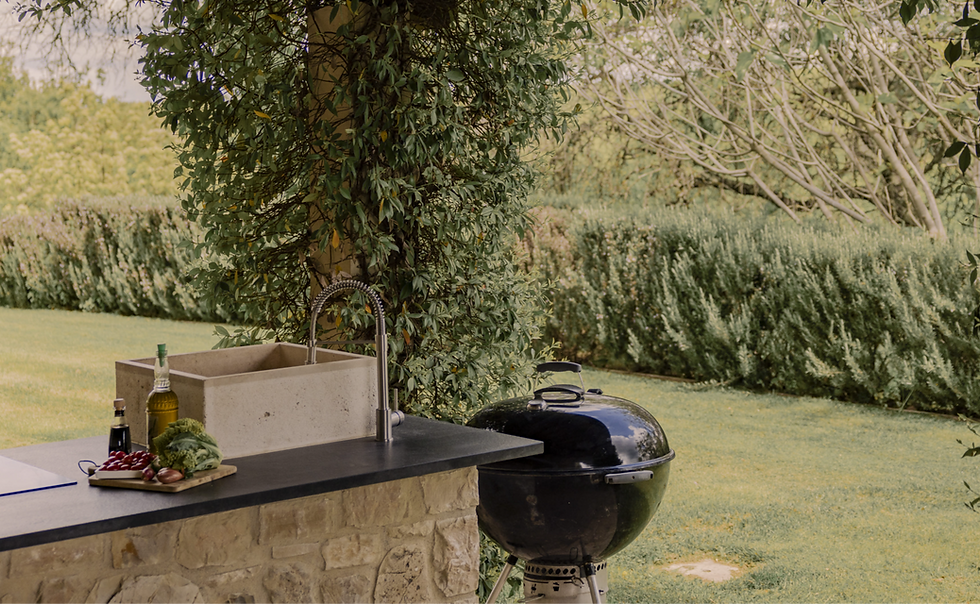 Outdoor kitchen with barbecue under pergola at Poggio Posillipo