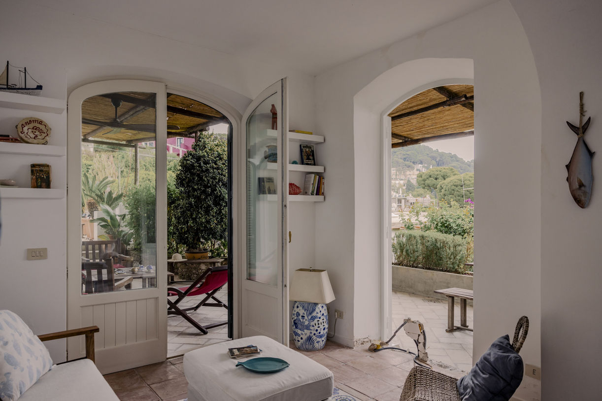 Poggio Posillipo Capri. Villa for rent. Interiors are handmade by a local artisans to Poggio Posillipo Capri villa design.