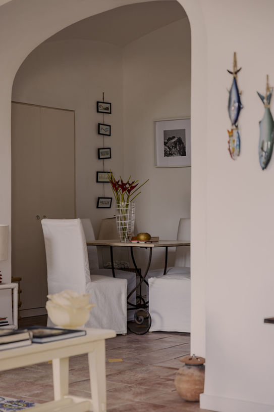 Poggio Posillipo Capri. Villa for rent. Interiors are handmade by a local artisans to Poggio Posillipo Capri villa design.