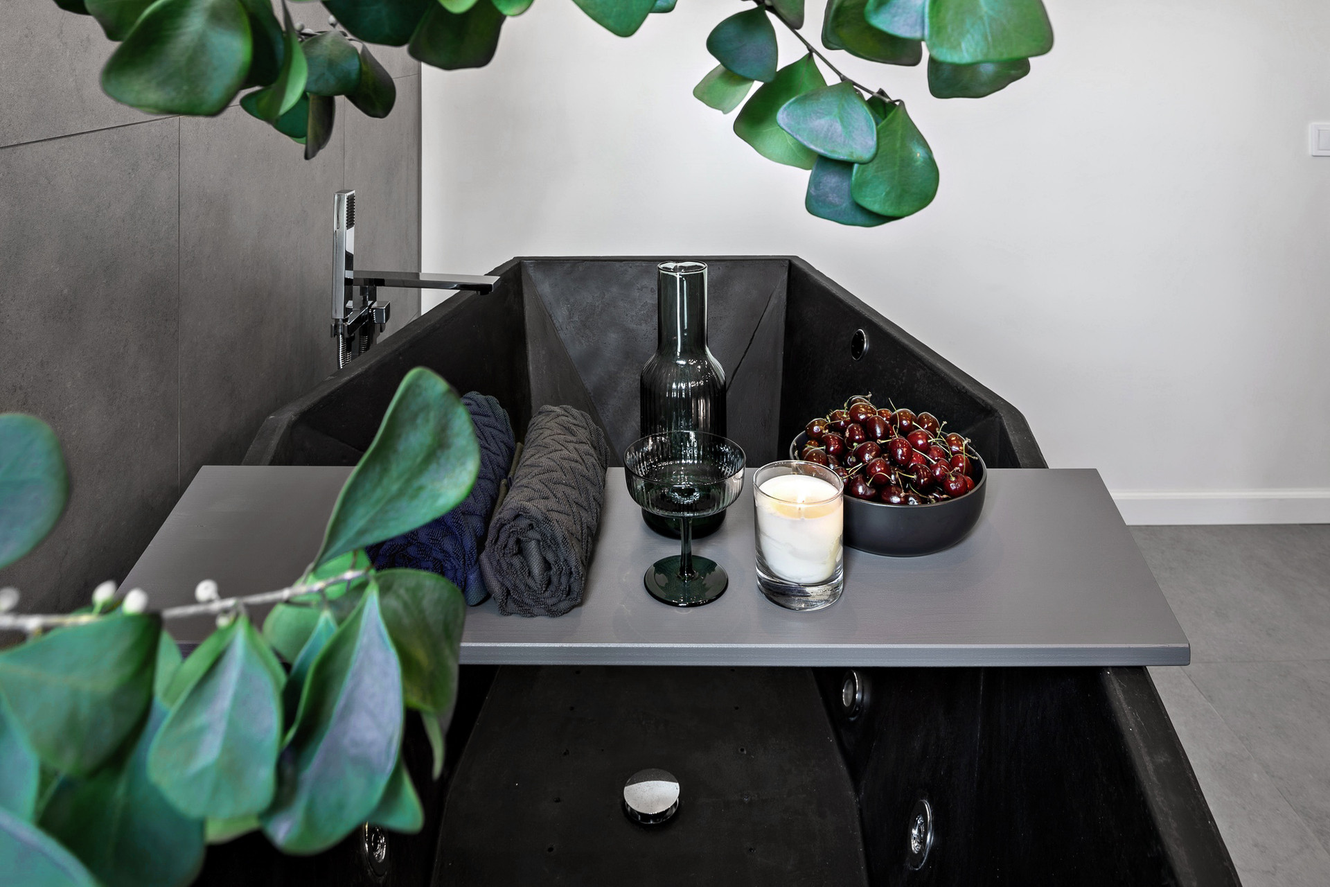 Raw Ron is massage heaven. 6 massage nozzels and 22 air nozzels make you feel like you are at a relaxing spa.