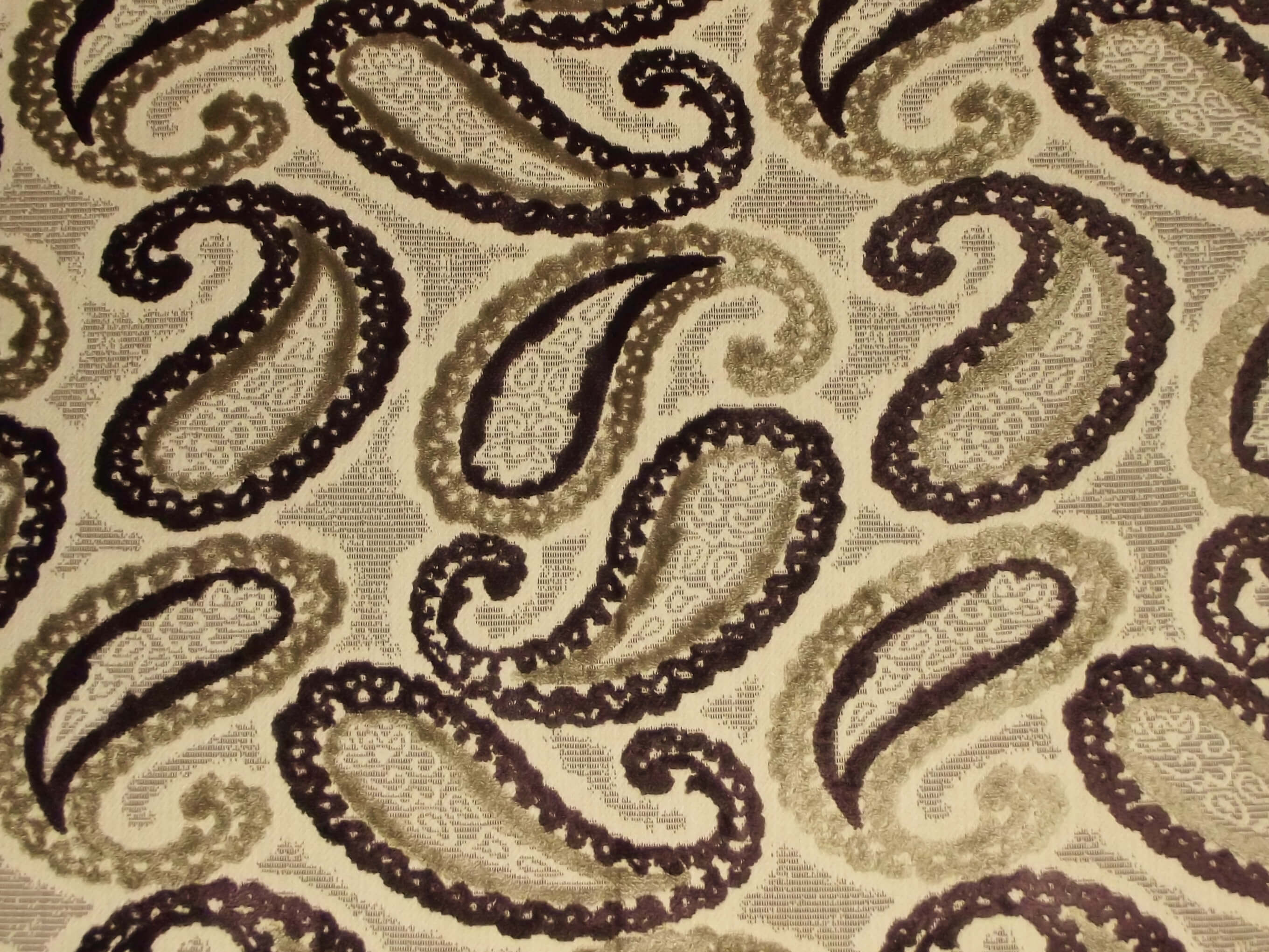 Eleganza Paisley Damson / SR17392