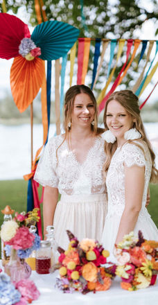 Trauung mit Color blocking und einem Trauredner