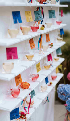 Bubble Wall, oder Sektwand mit bunten Namenskärtchen als Sitzplan.