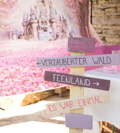 Wegweiser für eine Prinzessinnen Geburtstagsfeier.