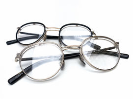 アナログ動作が魅力の跳ね上げ式フレーム