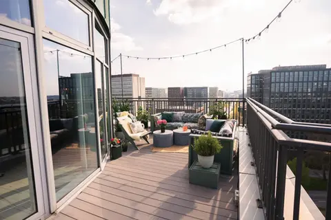 Sonnige Rooftop Terrasse über der Alster