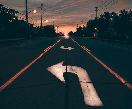 Straße bei Nacht