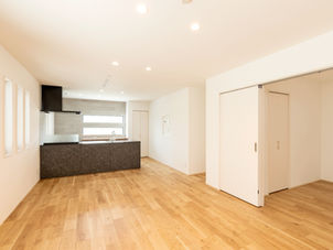 【横浜市金沢区釜利谷東】高級感のあるブラックキッチンが主役・モダンスタイルの外観