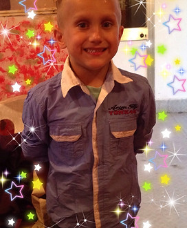 Edoardo J., figlio di Rony e Alessia, giovane talento del Circo Rony Roller, portando avanti la tradizione familiare con entu