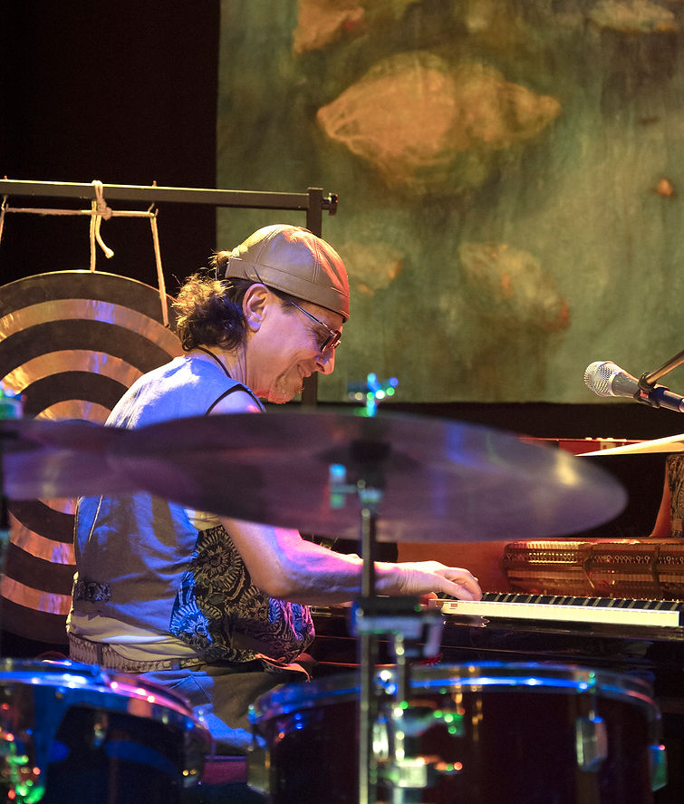 aurelien-piano-w.jpg