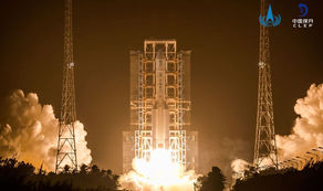 China launches lander to get moon rocks 