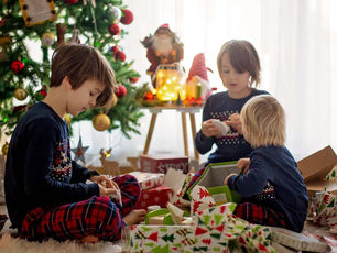The Best 2021 Holiday Presents for Our Preteen, Teenage, and College Aged Grandchildren and What They Want As Presents for The Holidays 2021